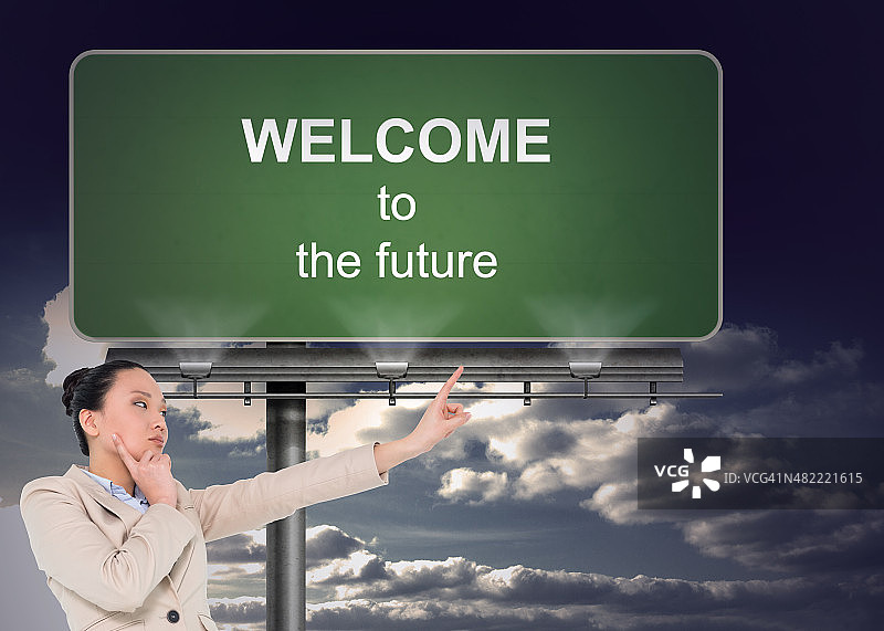 亚洲女商人指着的合成图像图片素材