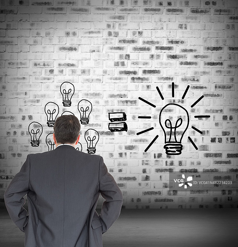 商务男人背对镜头，双手叉腰的合成图像图片素材