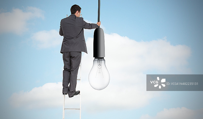 商人站在梯子上的合成形象图片素材