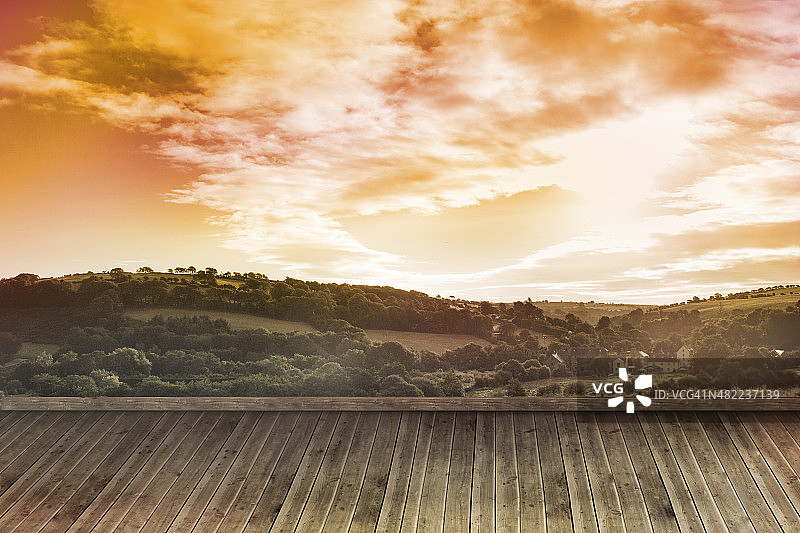 墙上彩绘的阳光景观图片素材