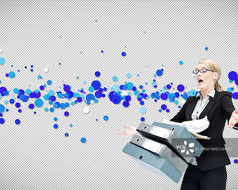 掉落文件夹的商务女性合成图像图片素材