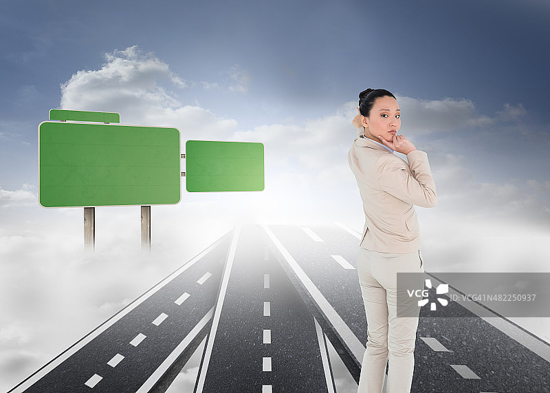 沉思的亚洲女商人指示合成图图片素材