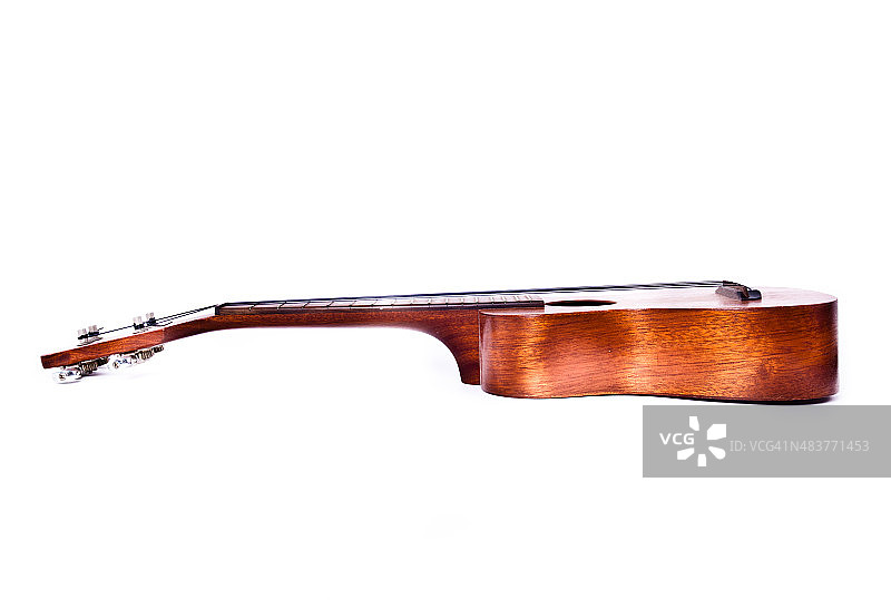 孤立的木制桃花心木尤克里里琴图片素材