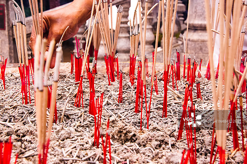 烧香拜神图片素材