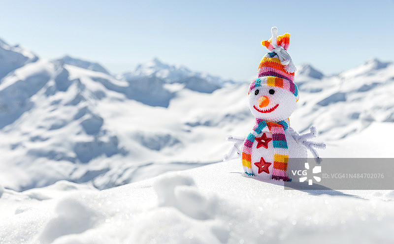 在山中的快乐雪人图片素材