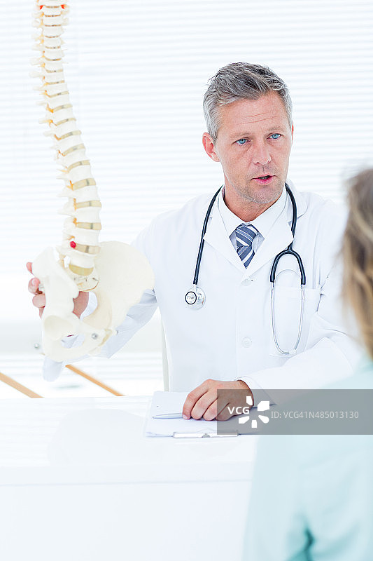 医生与患者交谈图片素材