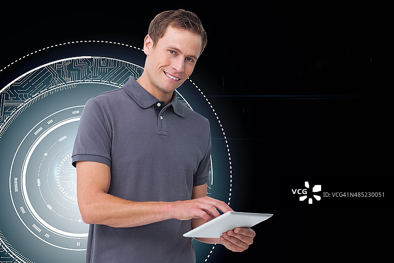 手持平板电脑的微笑青年男子合成图像图片素材