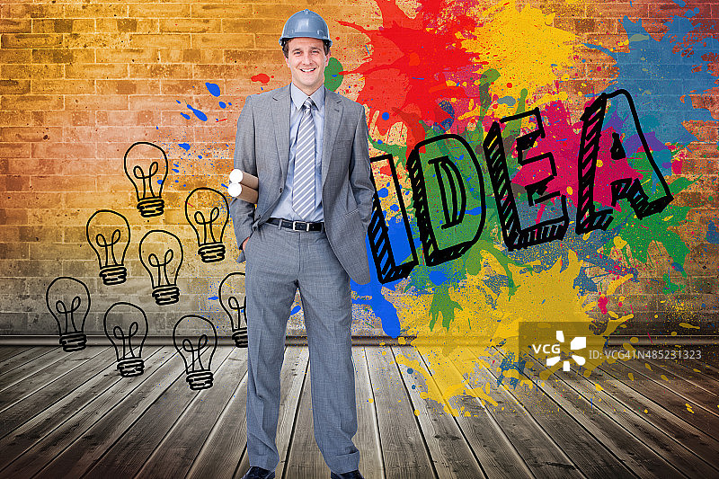 微笑迷人的建筑师拿着图纸打电话合成图图片素材