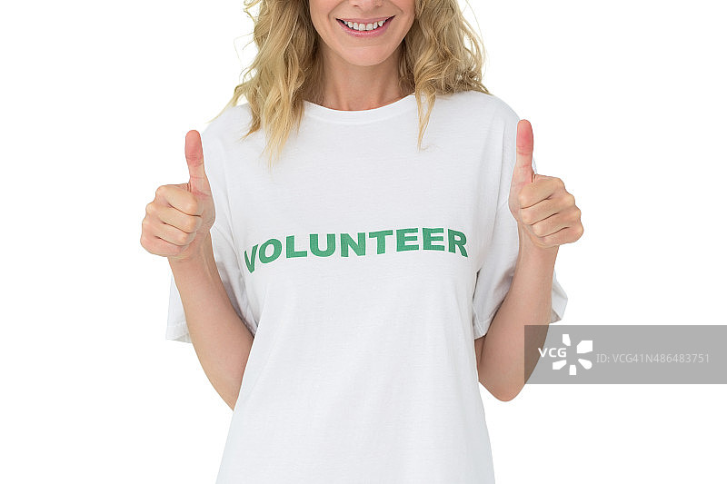快乐女志愿者的身体中部，竖起大拇指图片素材