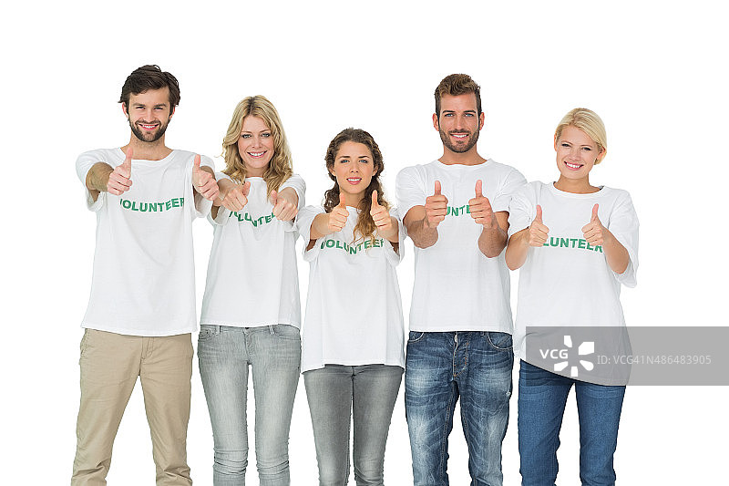 快乐志愿者竖起大拇指的集体照图片素材