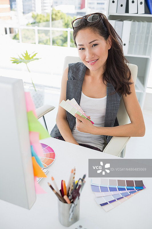 工作中的女图片编辑图片素材