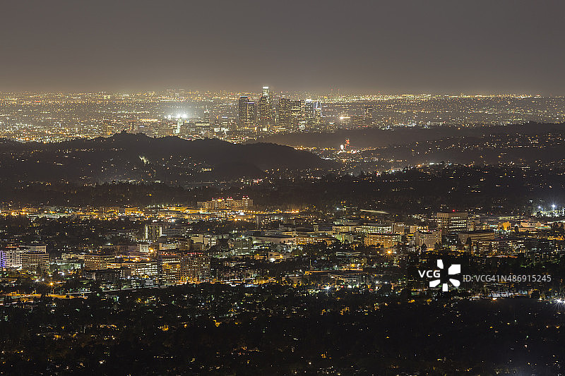 帕萨迪纳和洛杉矶市中心夜景图片素材