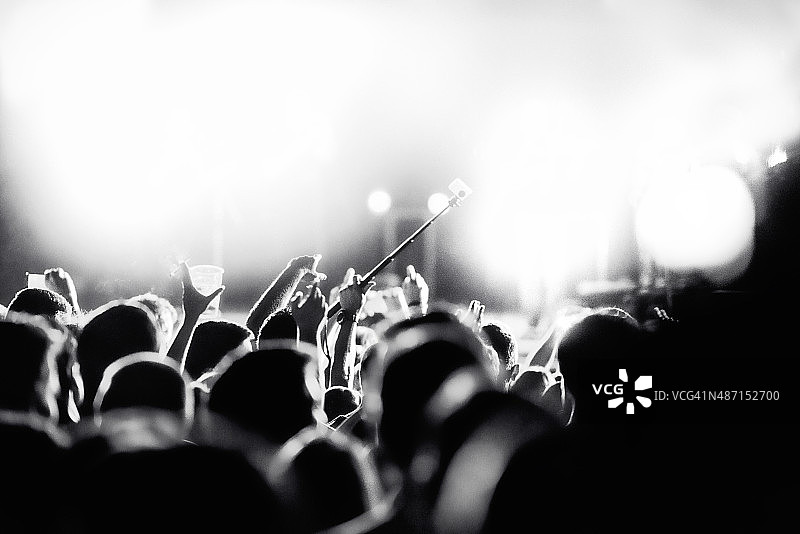 欢呼的人群图片素材