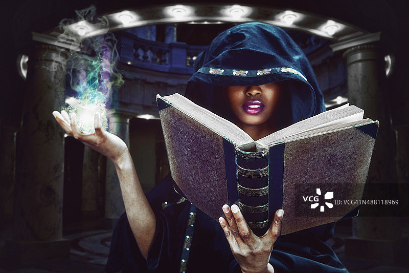 女巫在施法图片素材