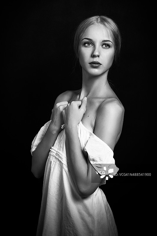 年轻的性感女人图片素材