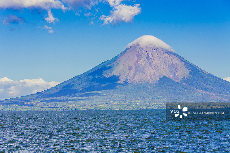 尼加拉瓜奥梅特佩岛火山图片素材