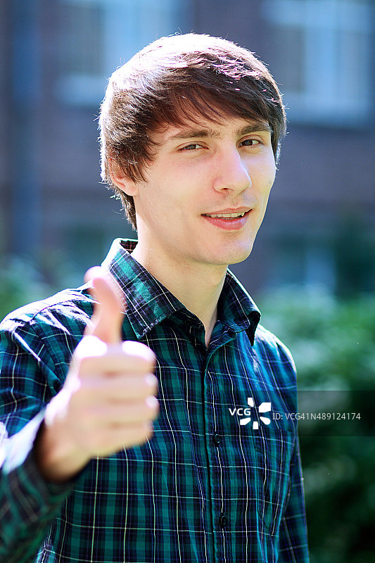 年轻男学生图片素材