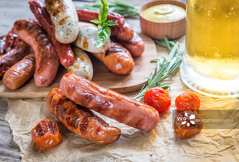 烤香肠配啤酒图片素材
