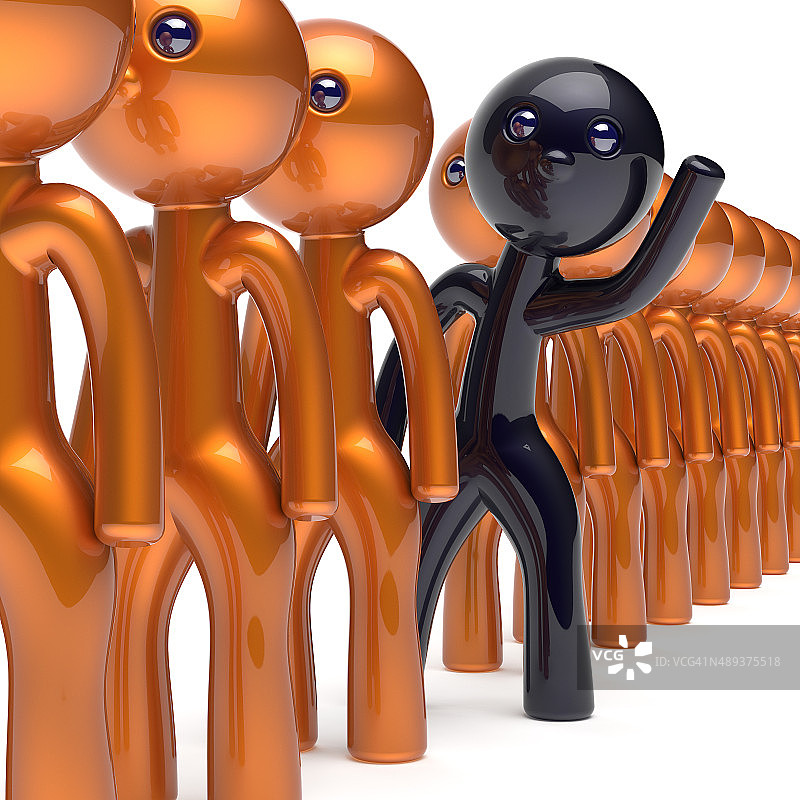 从金色人群中脱颖而出的不同肤色的人图片素材