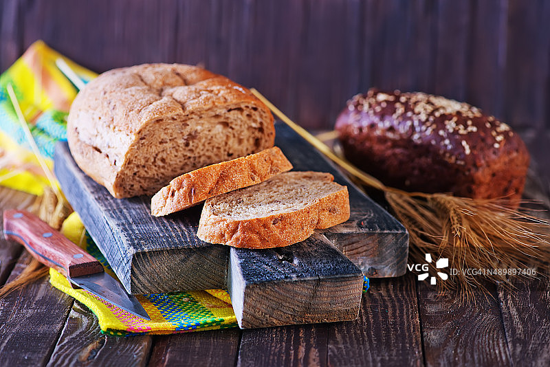 新鲜的面包图片素材