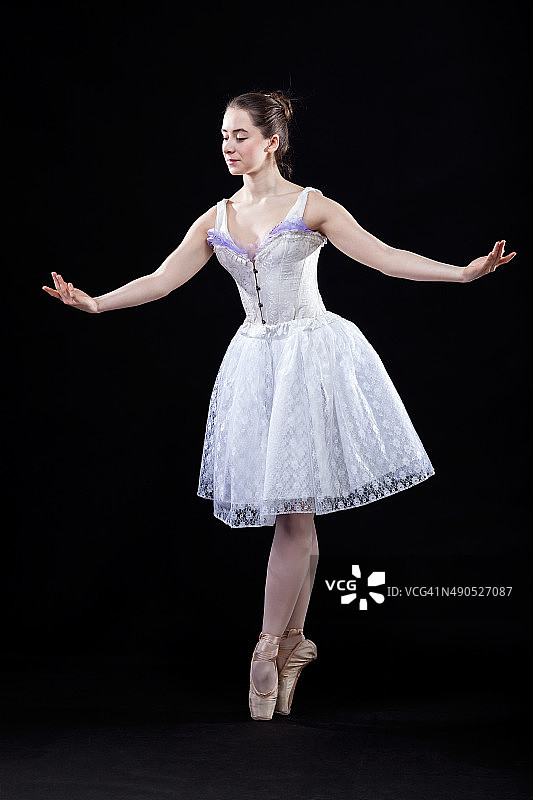 可爱的芭蕾舞女演员图片素材