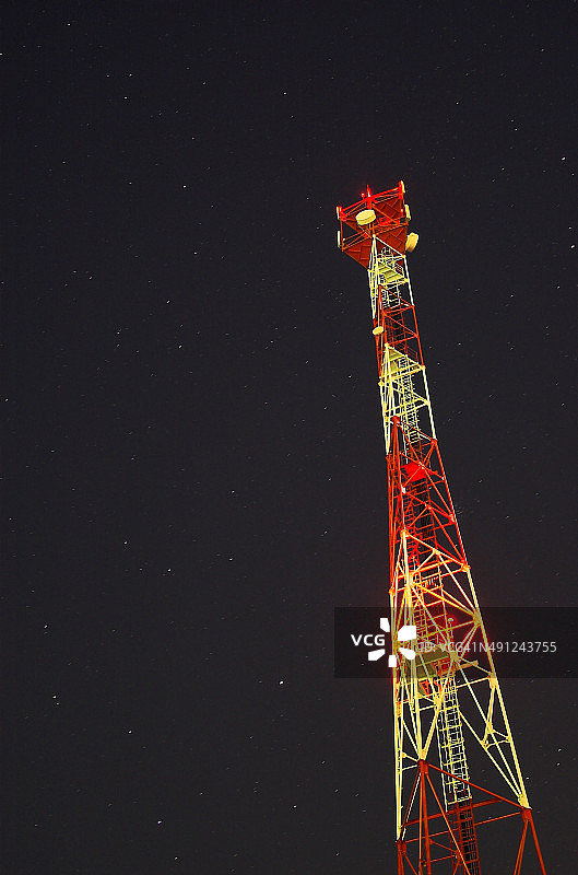星空下的通信塔图片素材