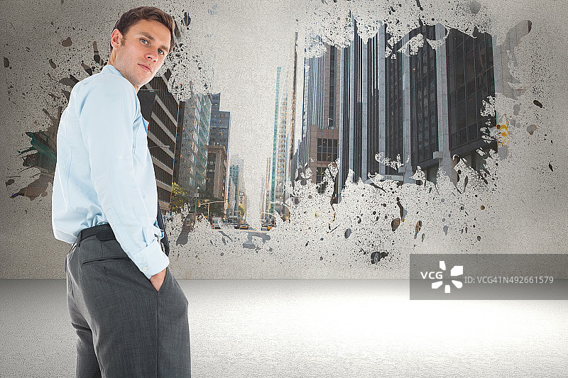 严肃的商人站立，双手插在口袋里的合成图像图片素材