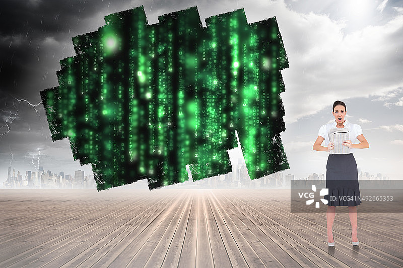 拿着报纸的震惊时尚女商人合成图像图片素材