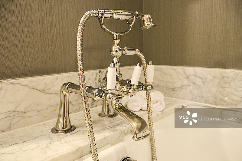 豪华浴缸水龙头图片素材