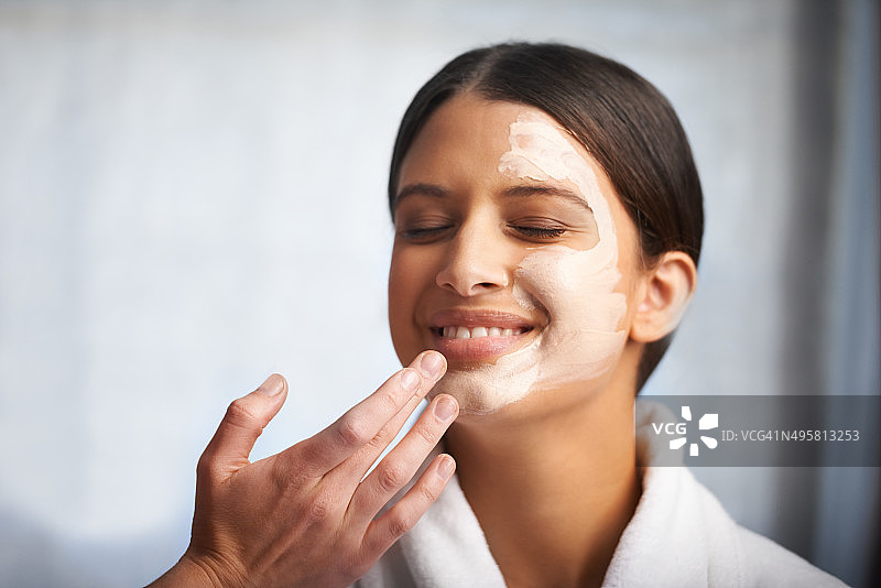 这让我的皮肤感觉太棒了！图片素材