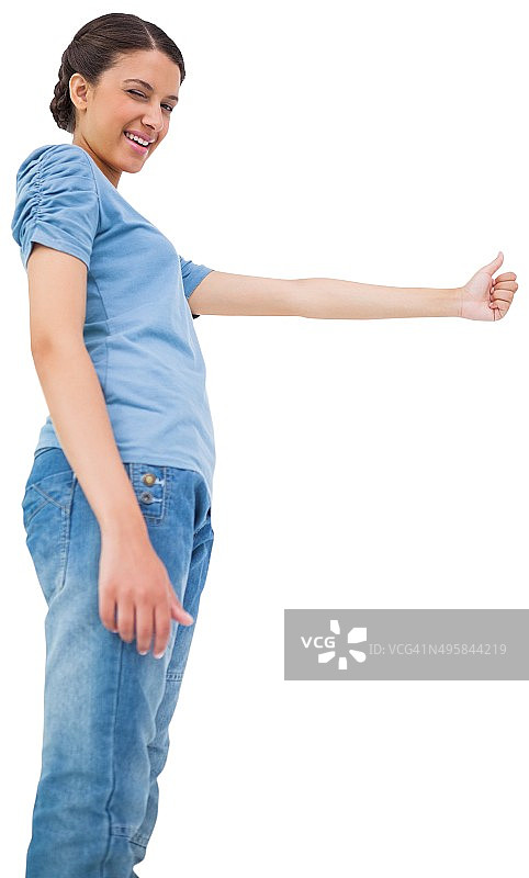 漂亮的棕发女孩竖起大拇指图片素材