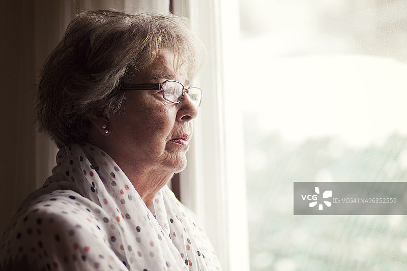 老年妇女的抑郁图片素材