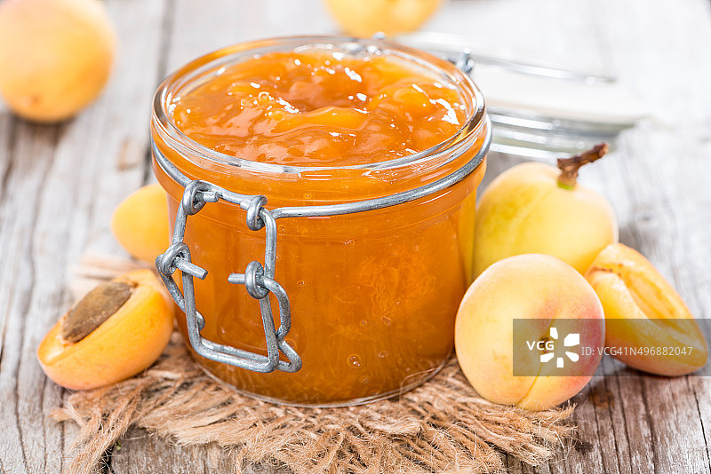 一份新鲜制作的杏子酱图片素材