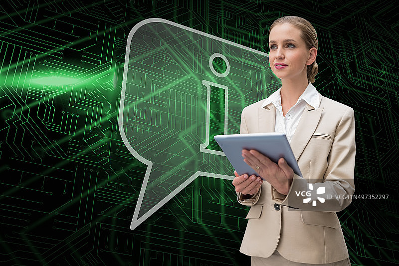 语音气泡和使用平板电脑的女商人合成图像图片素材