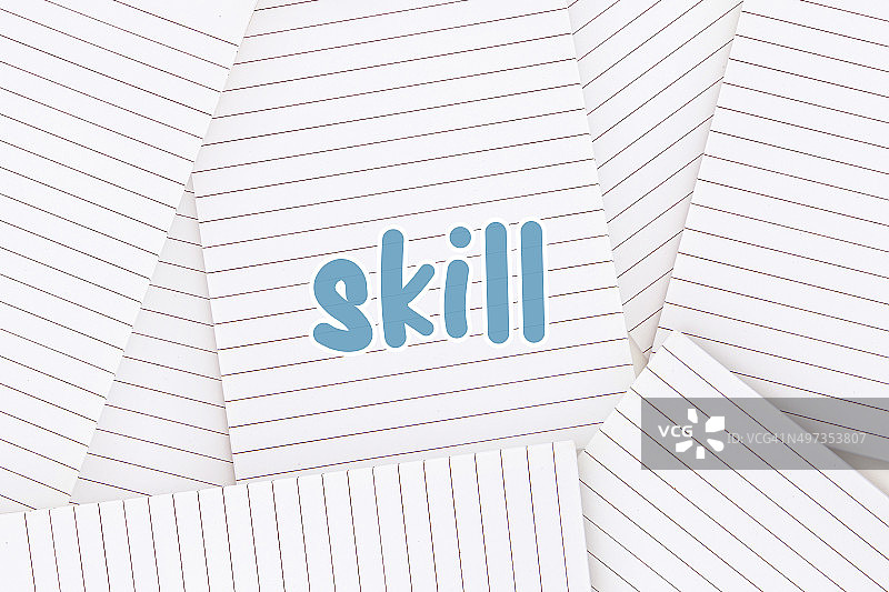 写在散落在纸上的技能图片素材