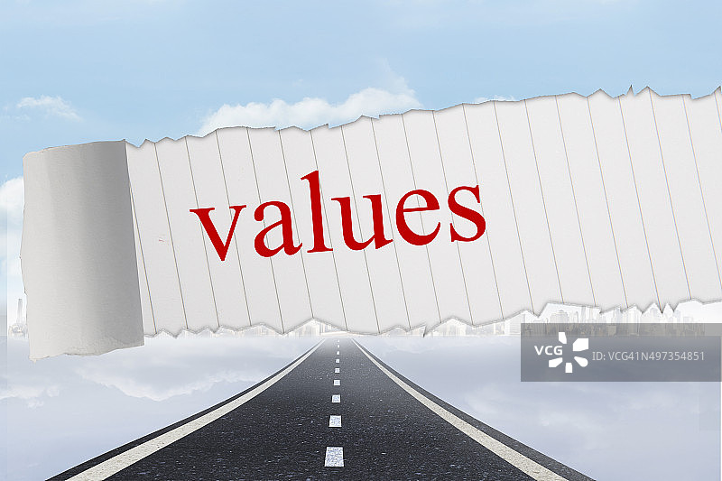 开放道路背景下的价值观图片素材