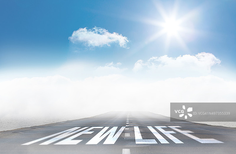 开放道路上的新生活图片素材