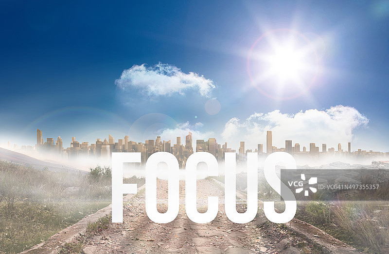 阳光下通往大型城市扩张的石头路图片素材