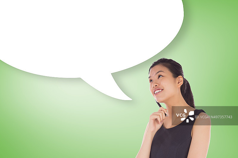 带有对话框的思考女商人合成图像图片素材