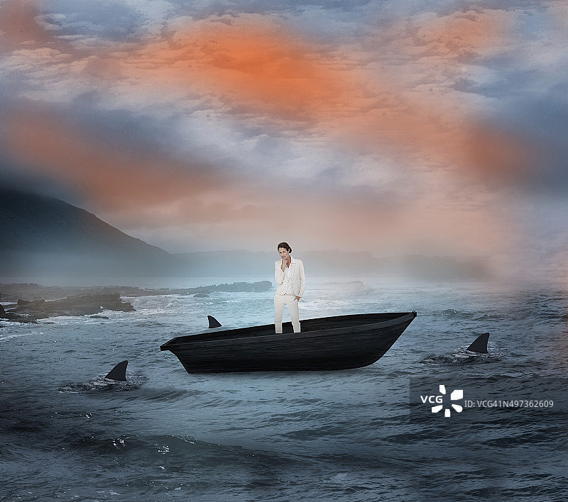 思考中的女商人与帆船合成图图片素材