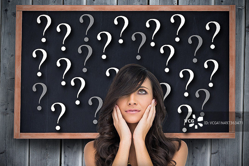 焦虑的棕发模特手捂着头的合成图像图片素材