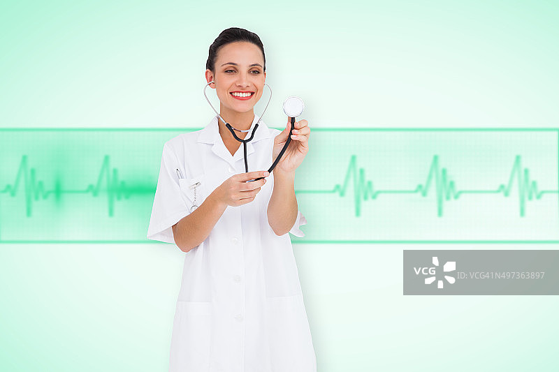 护士用听诊器听诊图片素材