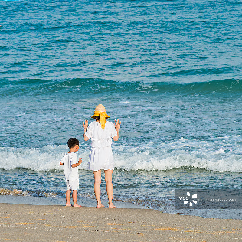 母亲和儿子图片素材