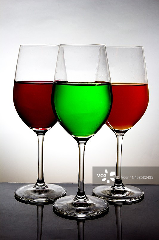 葡萄酒杯上的艺术图片素材