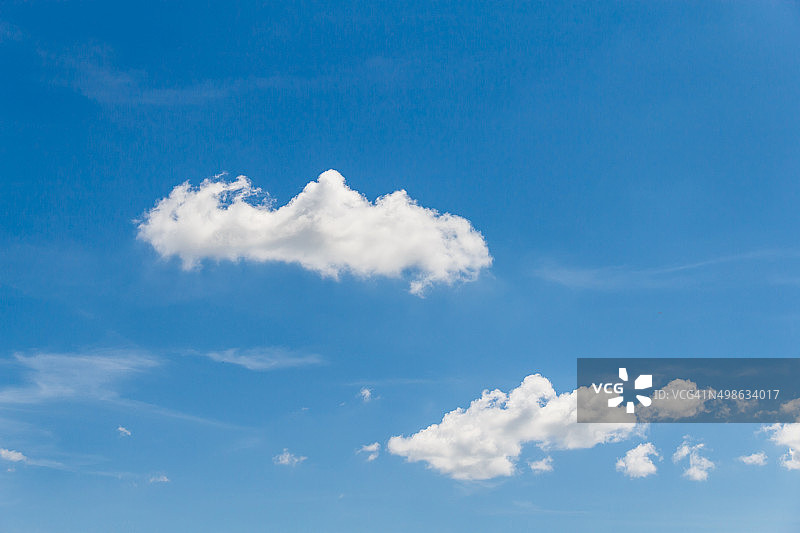 深蓝色天空图片素材