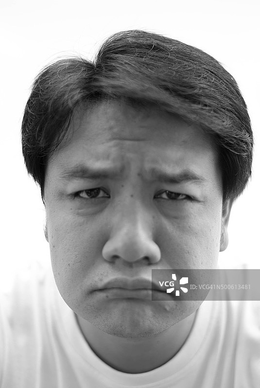 沉思中的男人图片素材