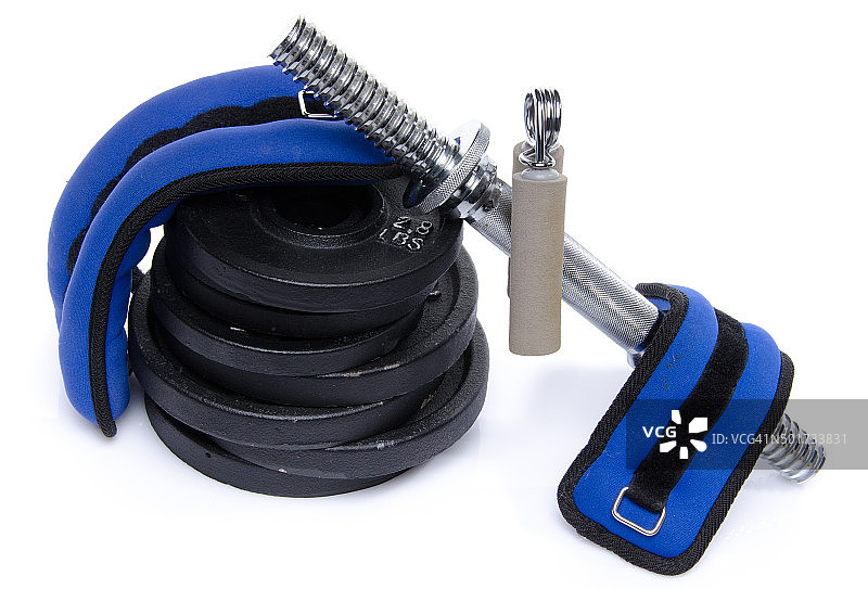 哑铃、手部训练器和脚踝重物图片素材
