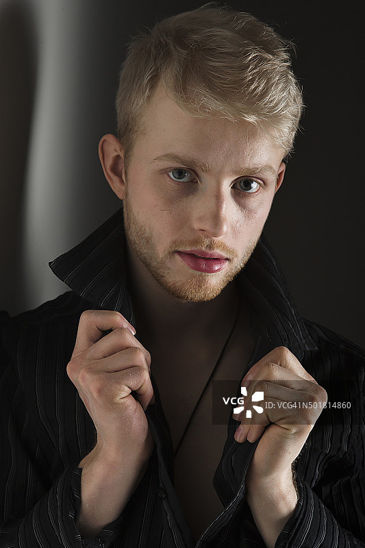 年轻男人的特写图片素材