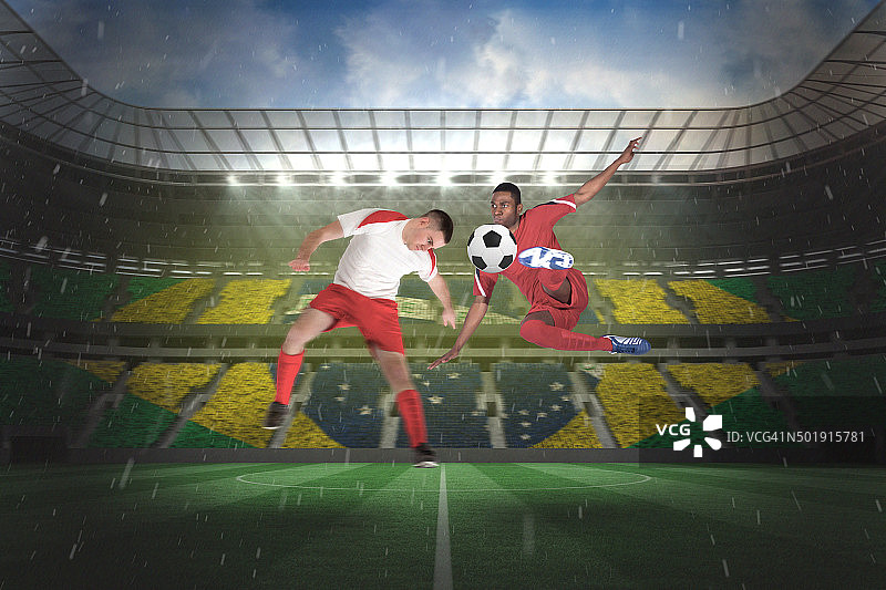 足球运动员争抢足球图片素材