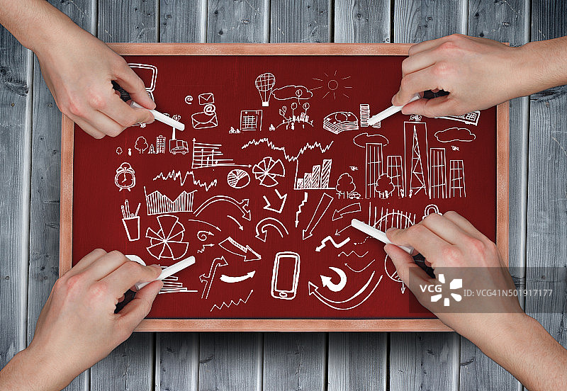 多只手用粉笔绘制头脑风暴的合成图像图片素材